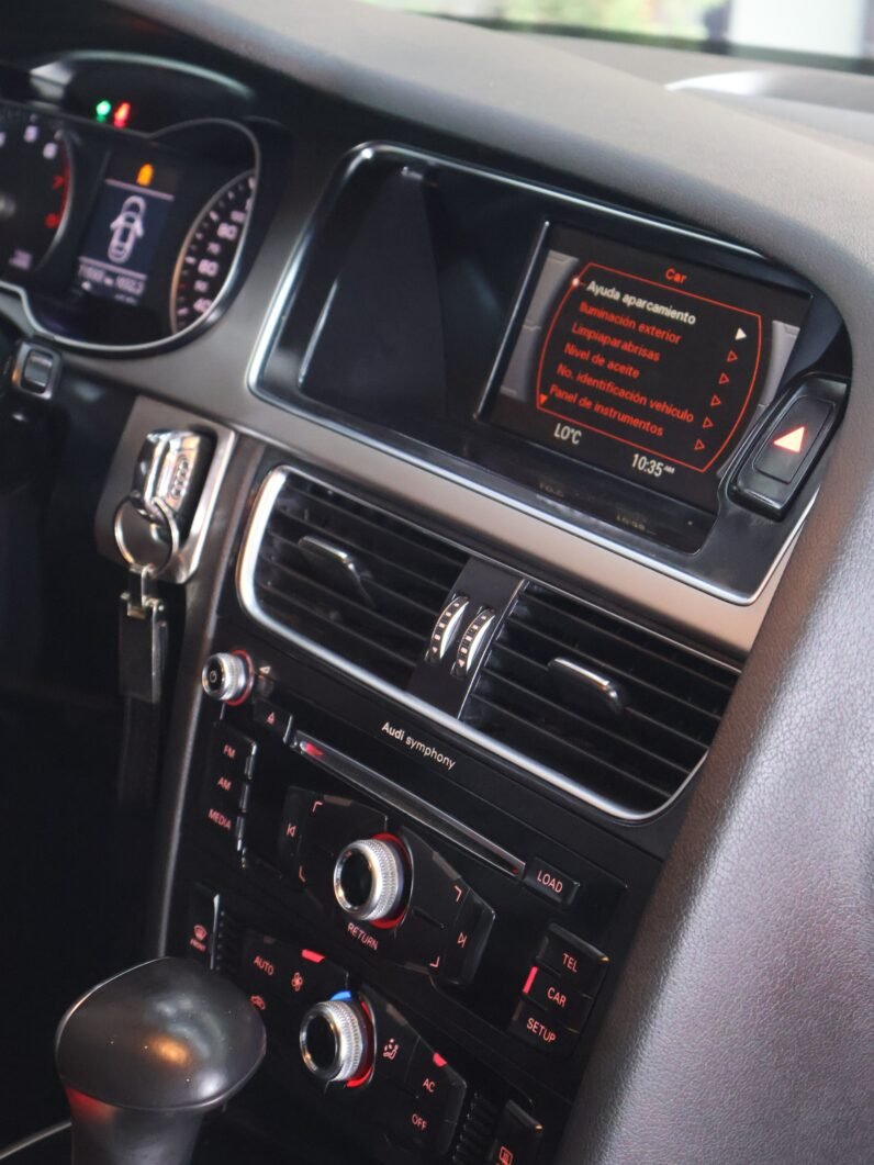 
								AUDI A4 LUXURY AUT 1.8 TURBO SED full									