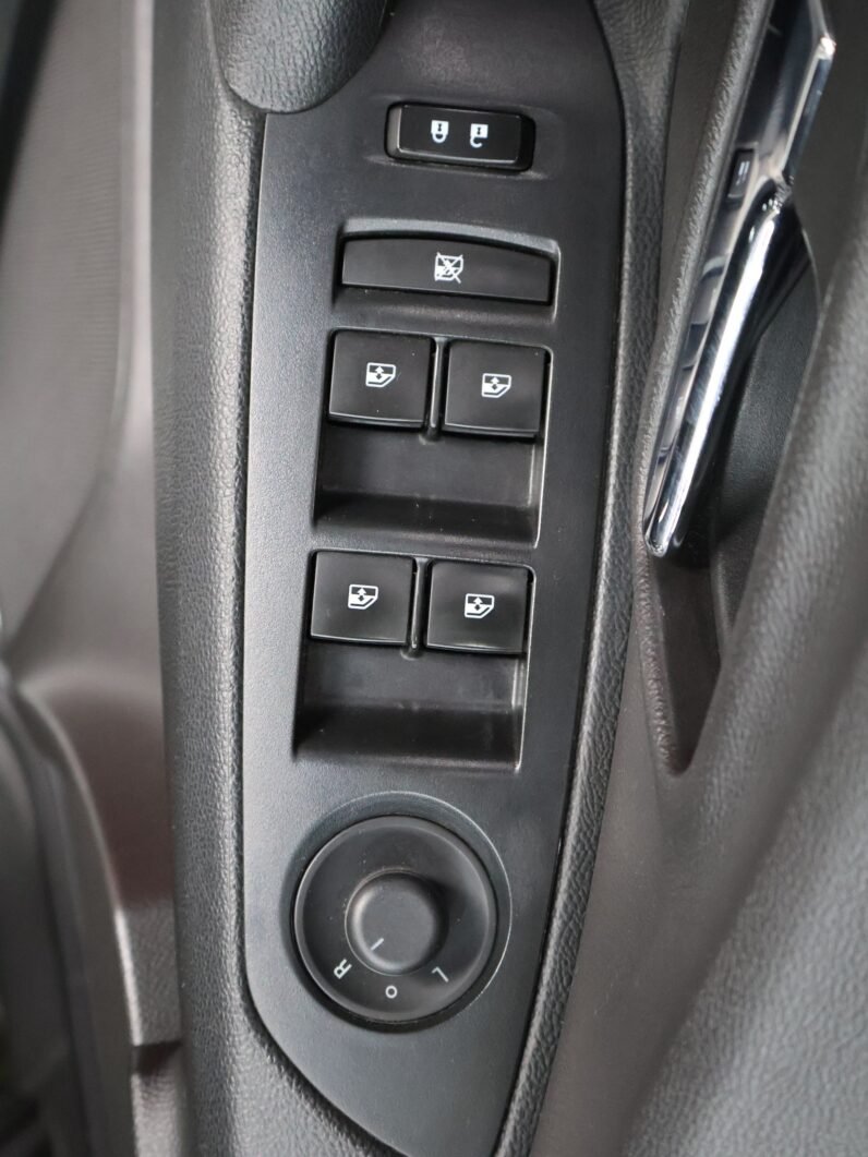 
								CHEVROLET TRACKER LS AT 1.8 4X2 full									