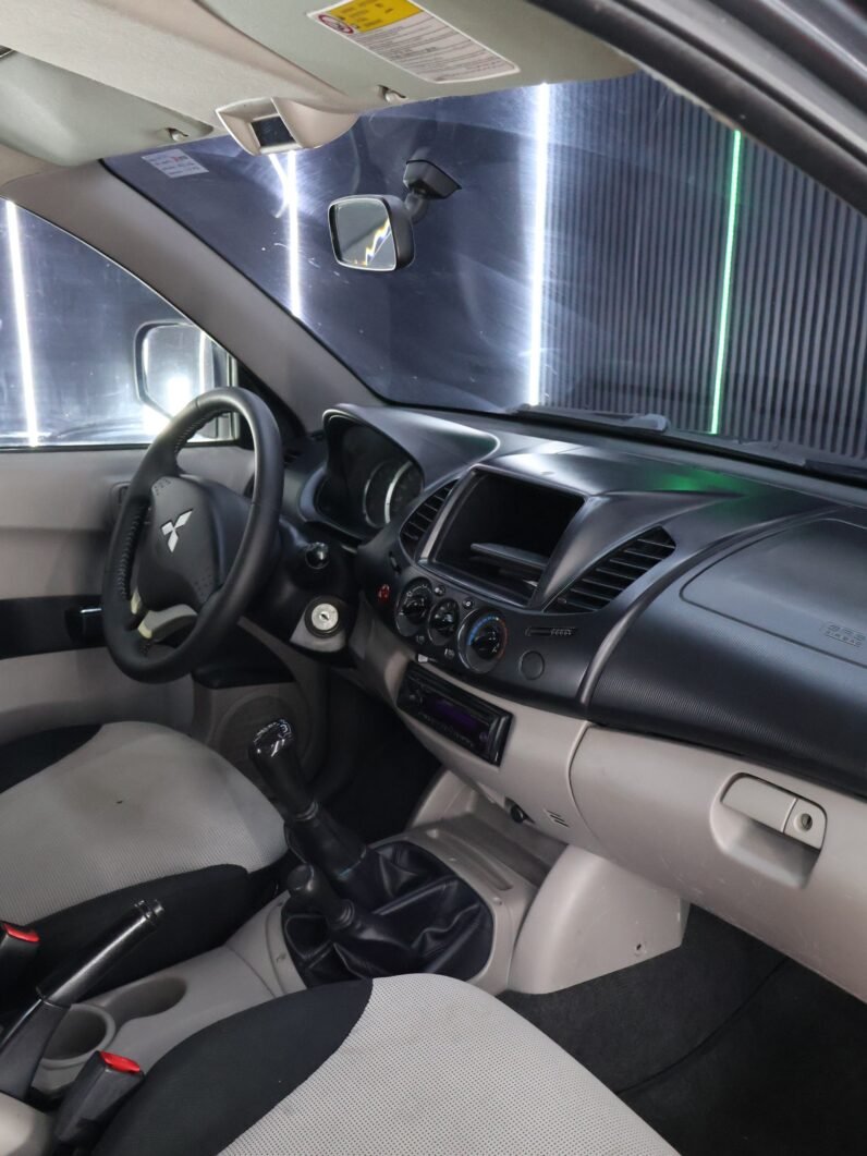 
								MITSUBISHI SPORTERO L200 MT 4X4 DIESEL full									