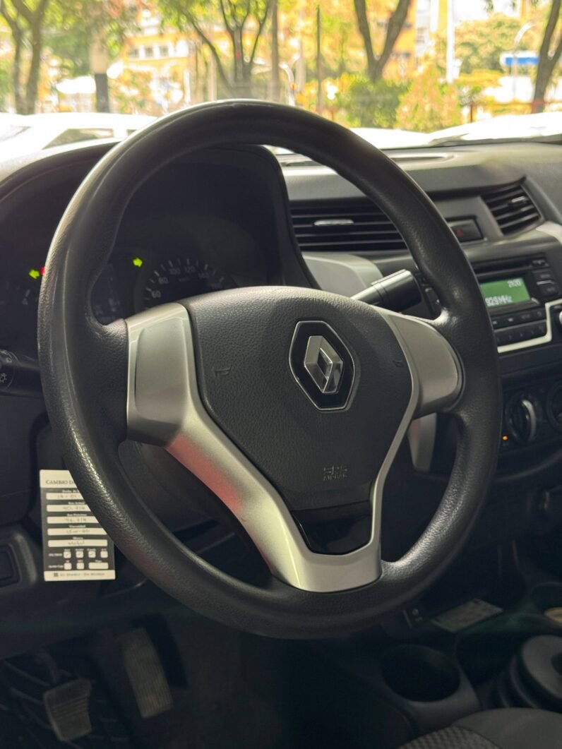 
								RENAULT ALASKAN ZEN 2.5 DIESEL MT 4X4 full									