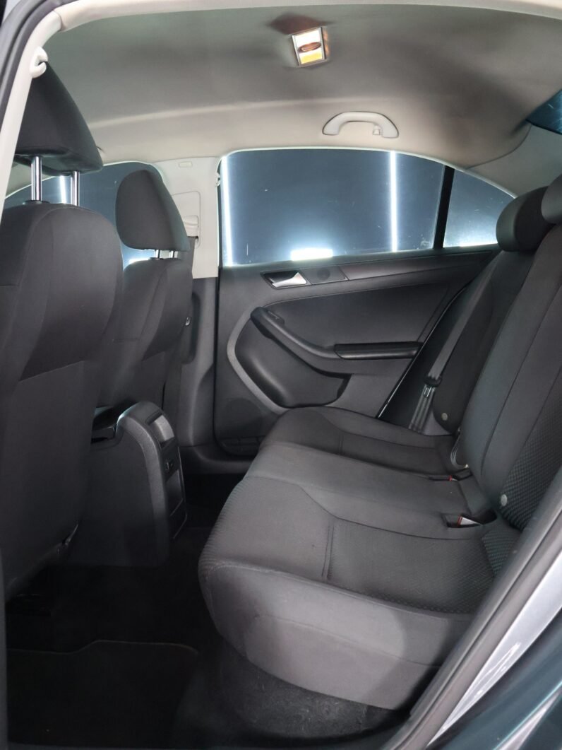 
								VOLKSWAGEN NEW JETTA TRENDLINE MT 2.0 SD full									