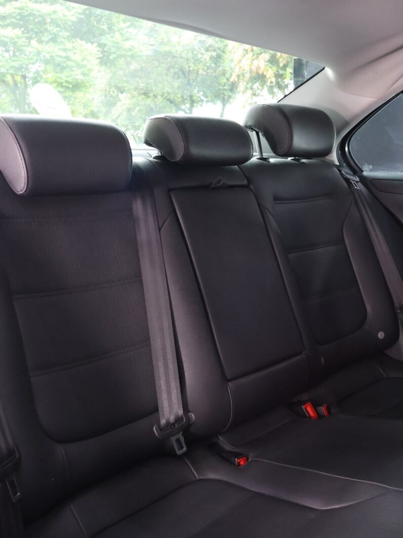 
								VOLKSWAGEN NEW JETTA CONFORTLINE 2.5L AT full									