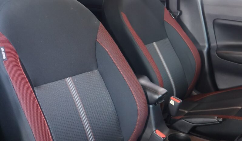 
								NISSAN VERSA  SR/BLACK 1.6 AT full									