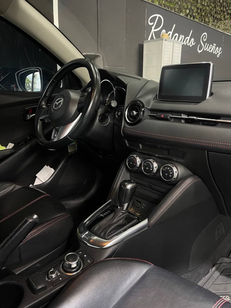 
								MAZDA 2 GRAND TOURING 1.5L AT full									