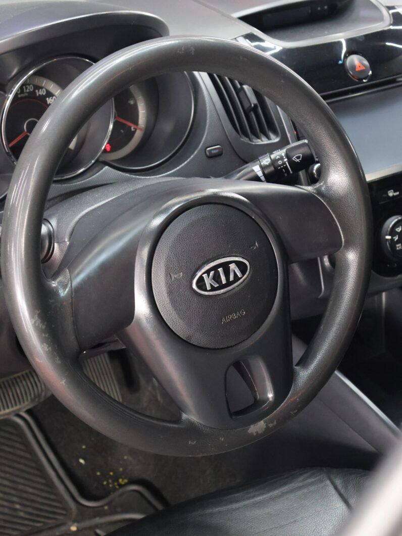 
								KIA CERATO FORTE 1.6L AT full									