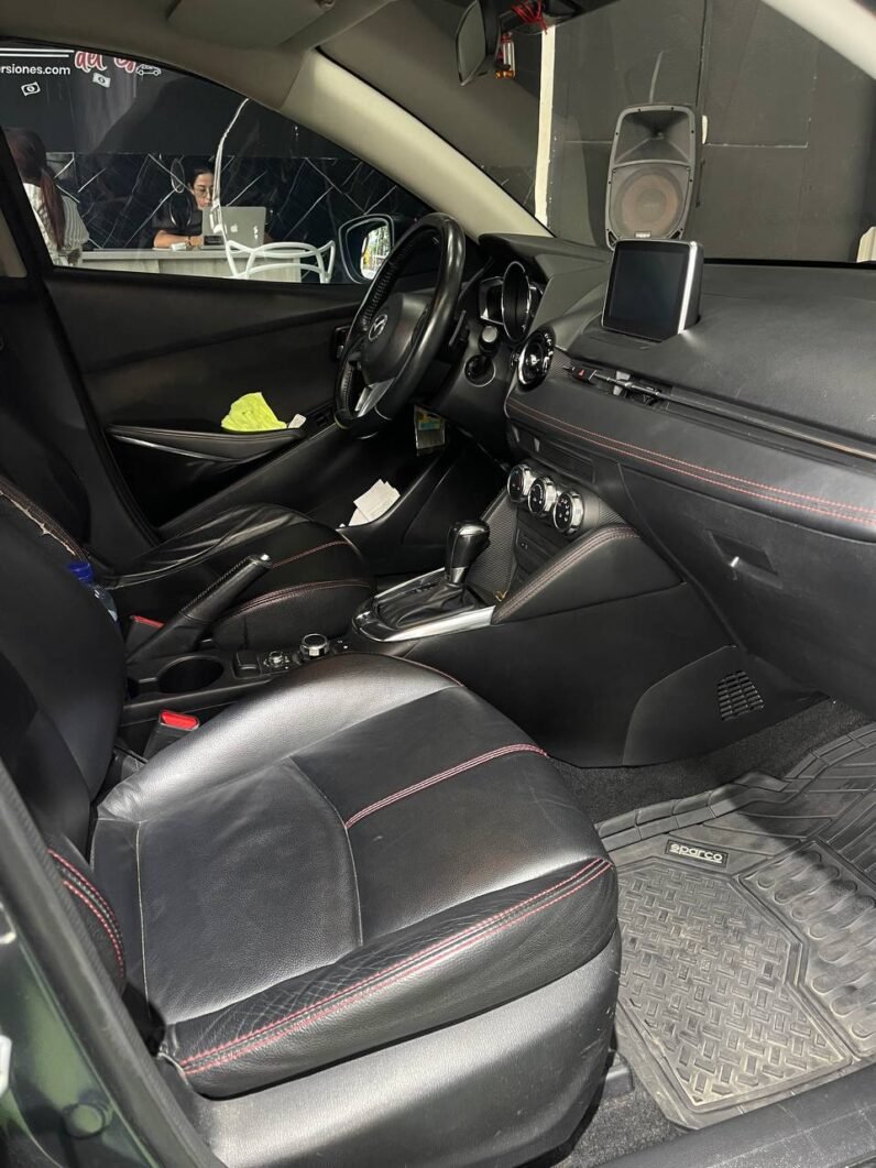 
								MAZDA 2 GRAND TOURING 1.5L AT full									