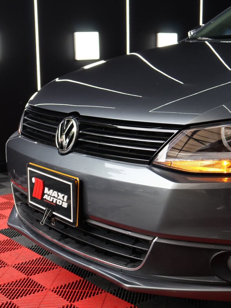 
								VOLKSWAGEN NEW JETTA CONFORTLINE 2.5L AT full									