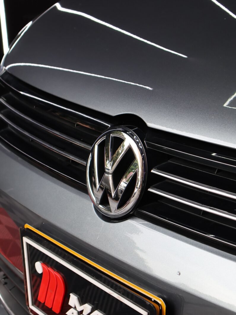 
								VOLKSWAGEN NEW JETTA CONFORTLINE 2.5L AT full									