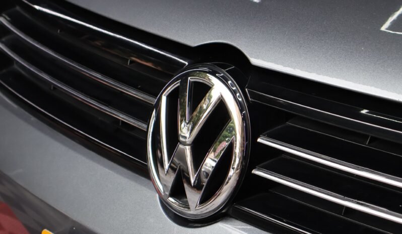 
								VOLKSWAGEN NEW JETTA CONFORTLINE 2.5L AT full									