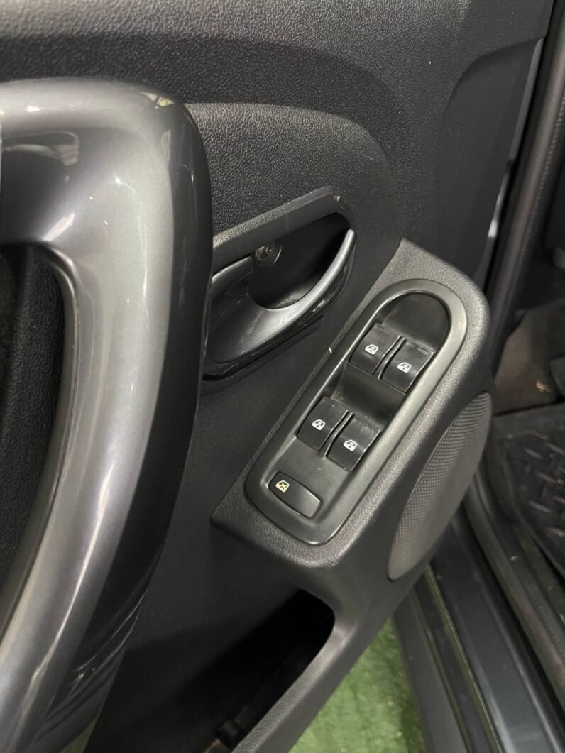 
								RENAULT DUSTER DYNAMIQUE 2.0 AT 4X2 full									