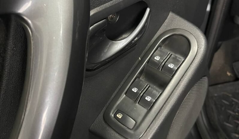 
								RENAULT DUSTER DYNAMIQUE 2.0 AT 4X2 full									