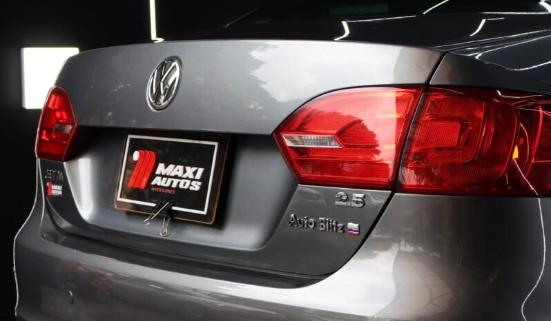 
								VOLKSWAGEN NEW JETTA CONFORTLINE 2.5L AT full									