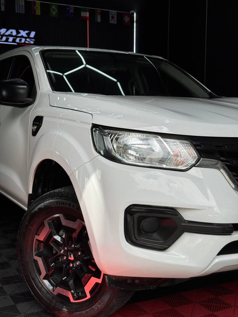 
								RENAULT ALASKAN ZEN 2.5 DIESEL MT 4X4 full									