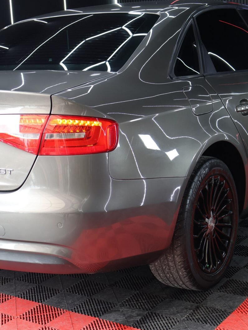 
								AUDI A4 LUXURY AUT 1.8 TURBO SED full									