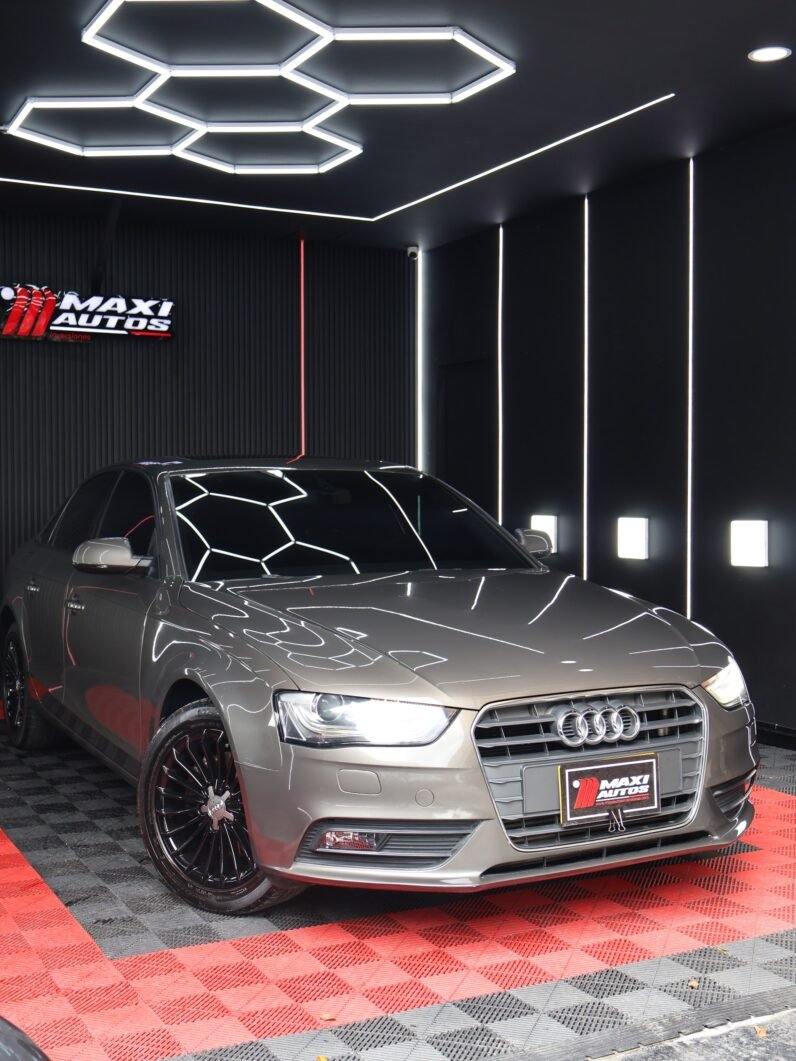 
								AUDI A4 LUXURY AUT 1.8 TURBO SED full									