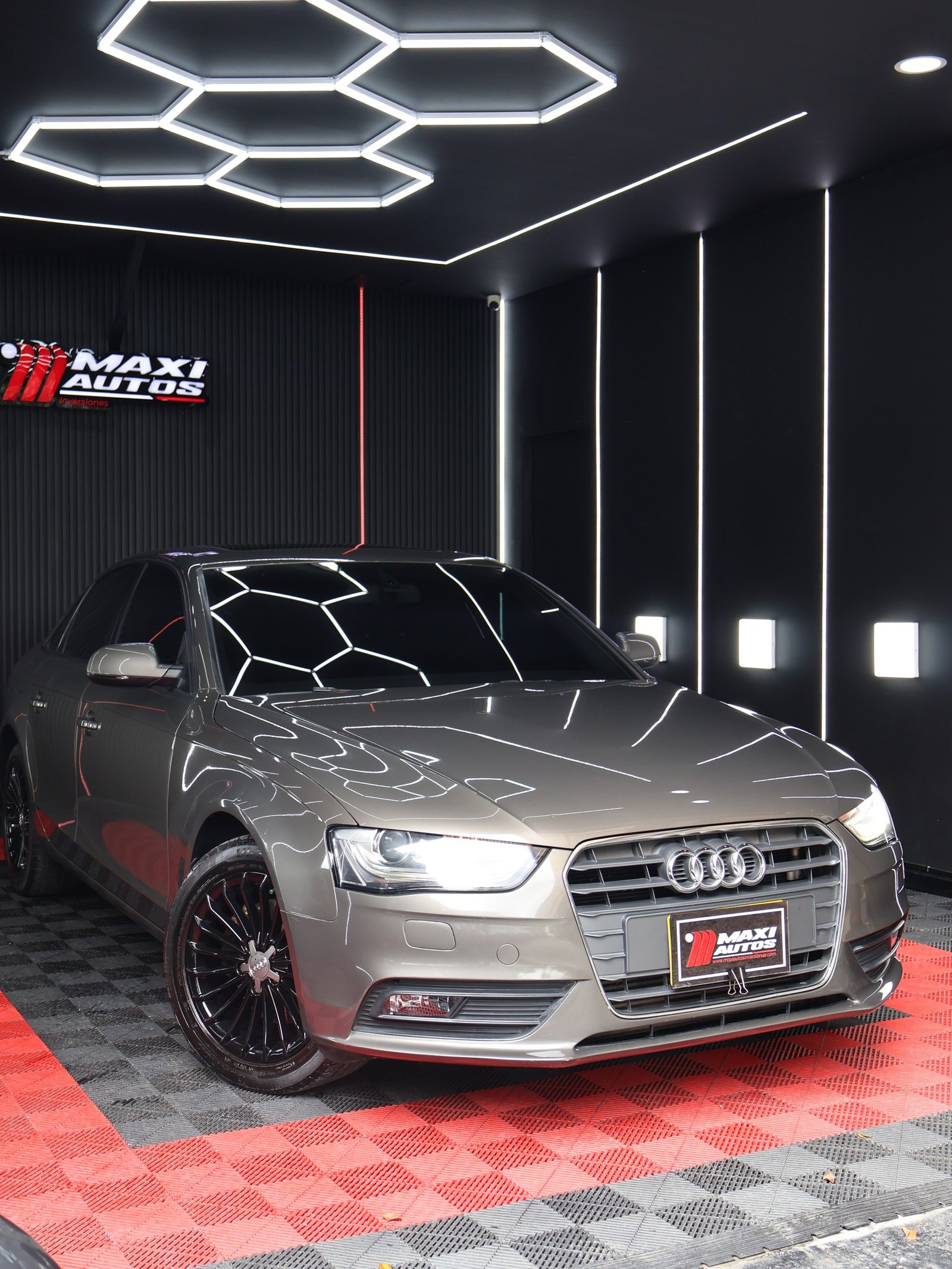 AUDI A4 LUXURY AUT 1.8 TURBO SED