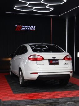 FORD FIESTA TITANIUM AT 1.6