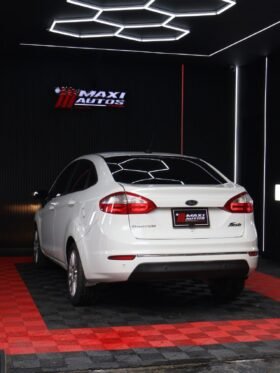 FORD FIESTA TITANIUM AT 1.6