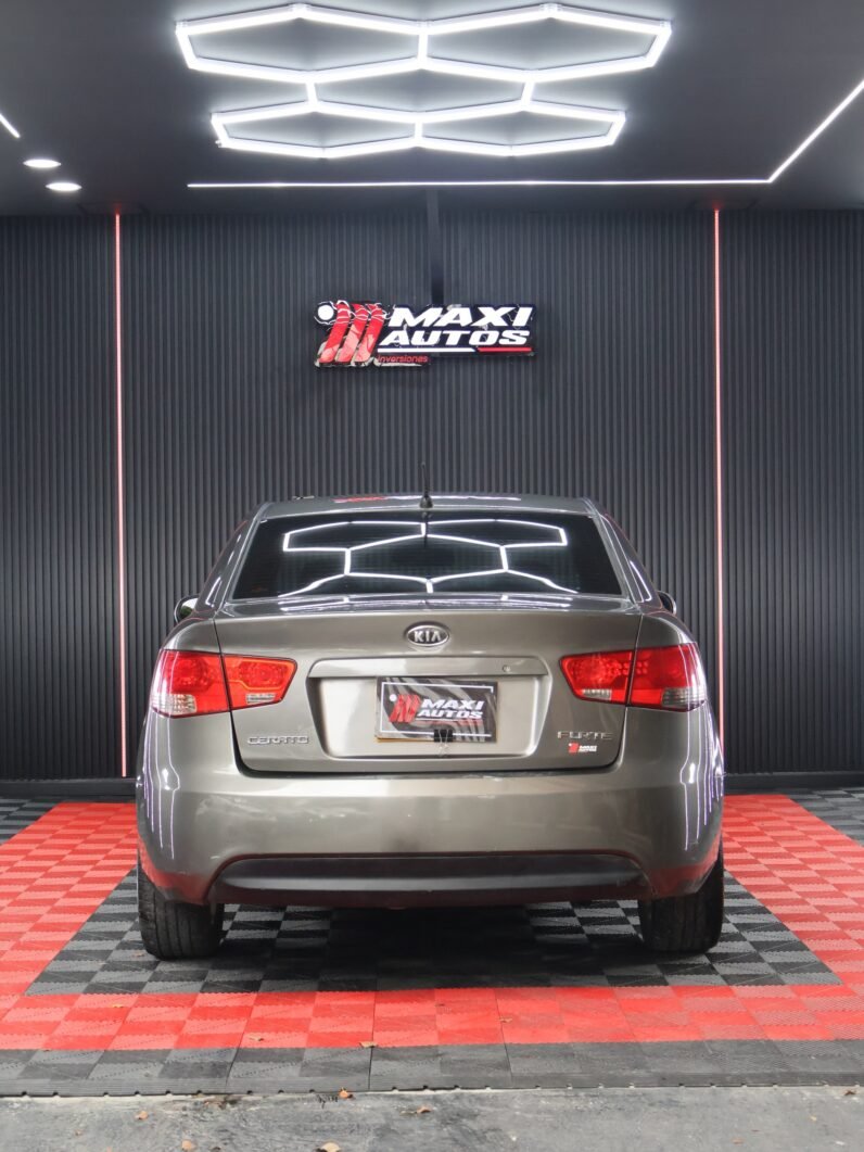 
								KIA CERATO FORTE 1.6L AT full									