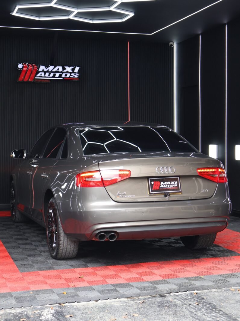 
								AUDI A4 LUXURY AUT 1.8 TURBO SED full									