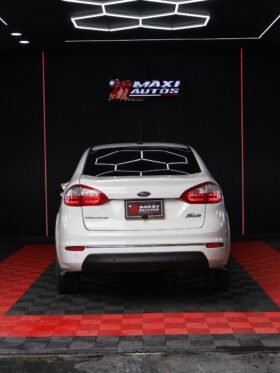 FORD FIESTA TITANIUM AT 1.6