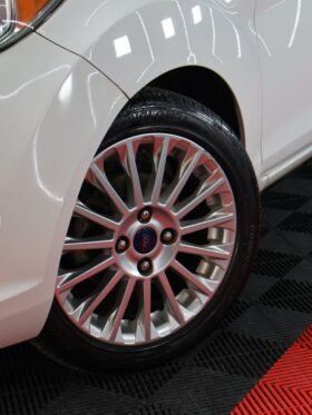 FORD FIESTA TITANIUM AT 1.6