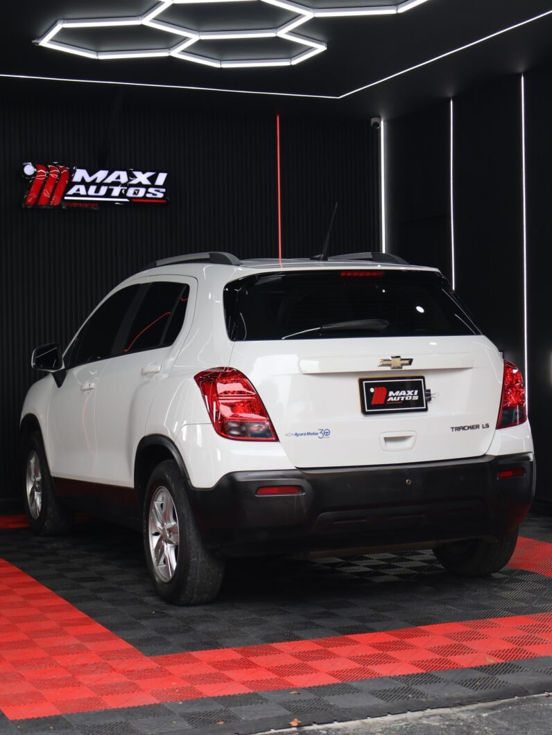 
								CHEVROLET TRACKER LS AT 1.8 4X2 full									