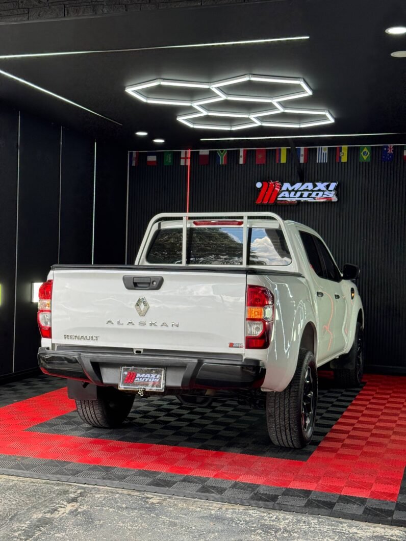 
								RENAULT ALASKAN ZEN 2.5 DIESEL MT 4X4 full									