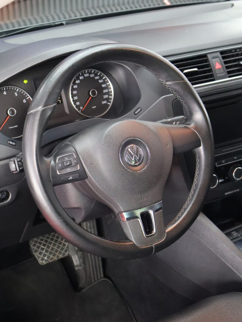 
								VOLKSWAGEN NEW JETTA CONFORTLINE 2.5L AT full									