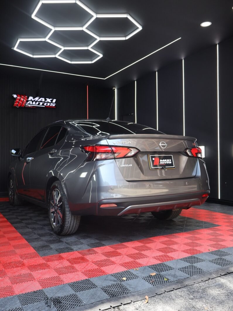 
								NISSAN VERSA  SR/BLACK 1.6 AT full									