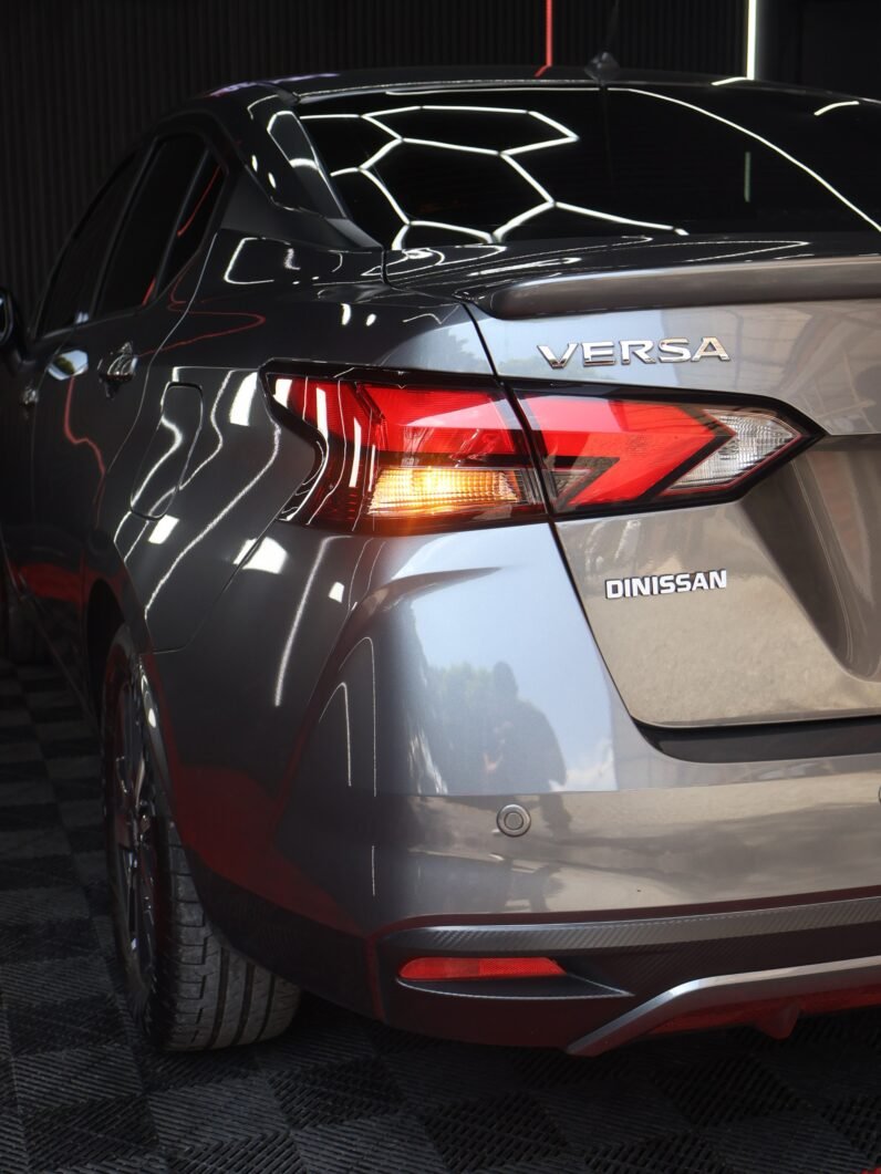 
								NISSAN VERSA  SR/BLACK 1.6 AT full									