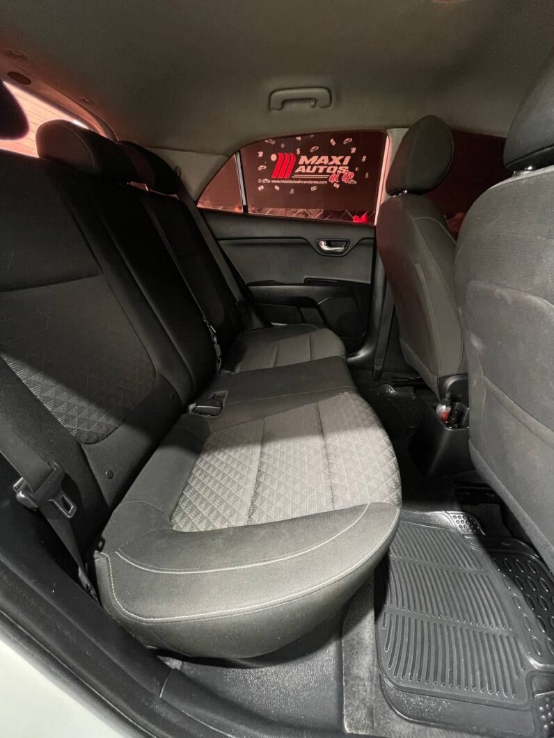 
								KIA RIO VIBRANT MT 1.4 full									