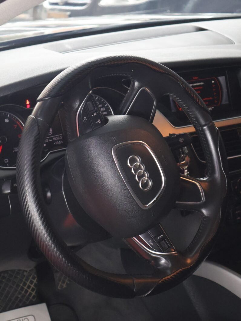 
								AUDI A4 LUXURY AUT 1.8 TURBO SED full									