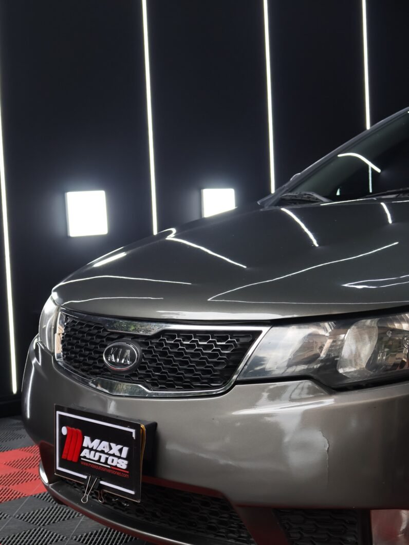 
								KIA CERATO FORTE 1.6L AT full									