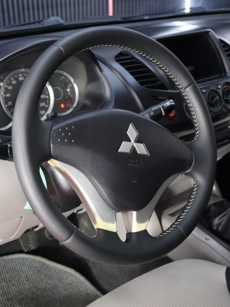 
								MITSUBISHI SPORTERO L200 MT 4X4 DIESEL full									