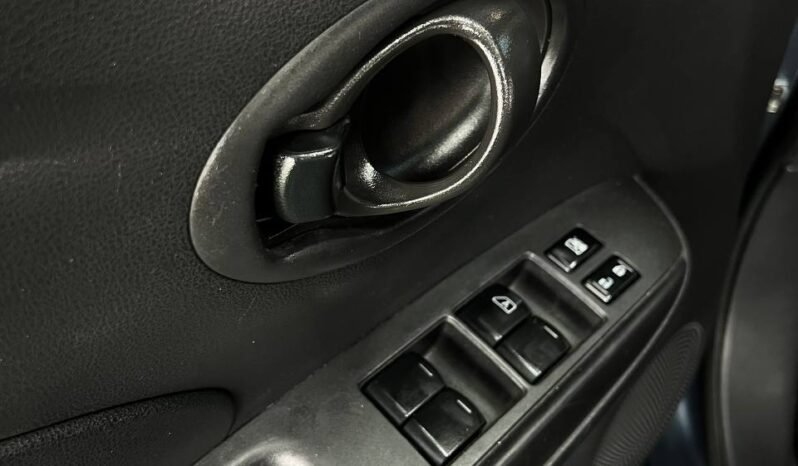 
								NISSAN VERSA DRIVE MT 1.6 SD full									