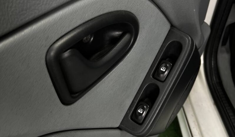 
								RENAULT CLIO STYLE full									