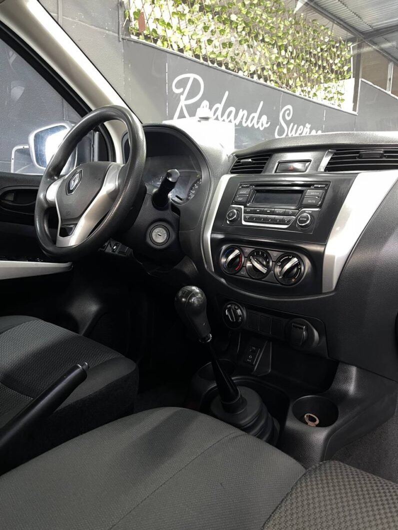 
								RENAULT ALASKAN ZEN 2.5 DIESEL MT 4X4 full									