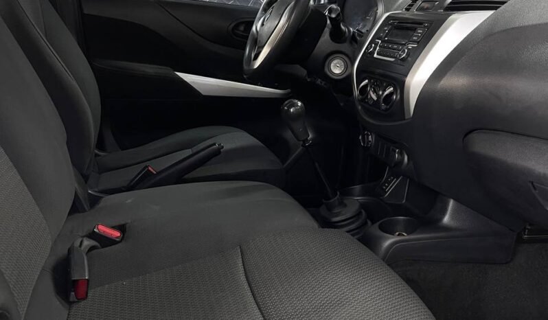 
								RENAULT ALASKAN ZEN 2.5 DIESEL MT 4X4 full									