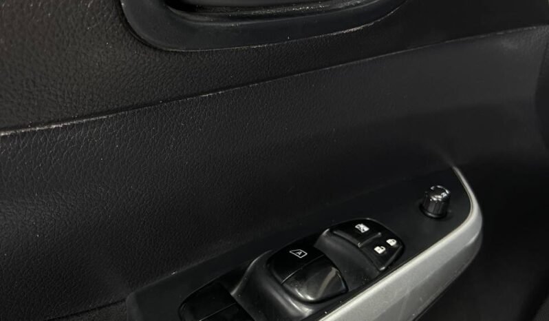 
								RENAULT ALASKAN ZEN 2.5 DIESEL MT 4X4 full									