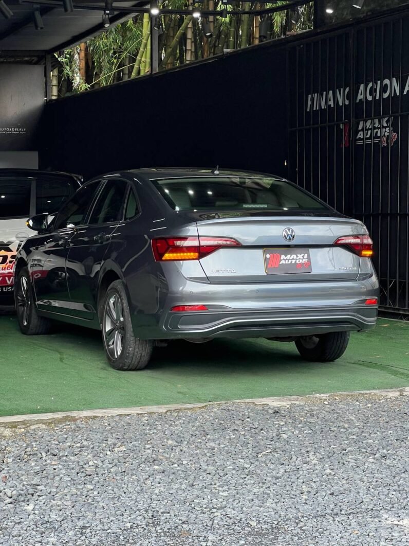 
								VOLKSWAGEN NEW JETTA HIGHLINE 2.5 AT full									