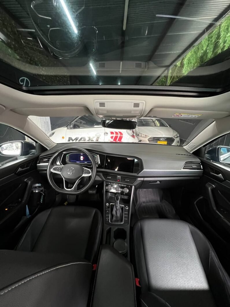 
								VOLKSWAGEN NEW JETTA HIGHLINE 2.5 AT full									