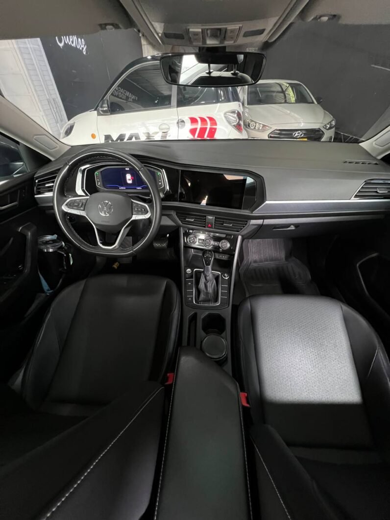 
								VOLKSWAGEN NEW JETTA HIGHLINE 2.5 AT full									