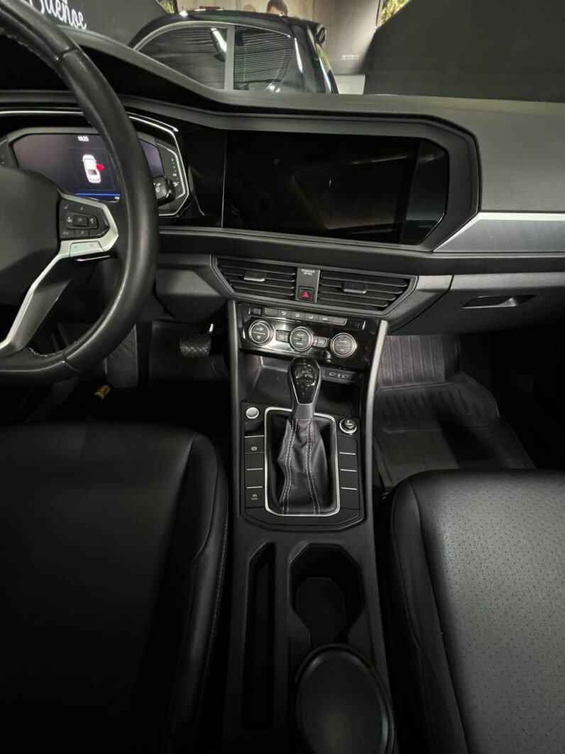 
								VOLKSWAGEN NEW JETTA HIGHLINE 2.5 AT full									