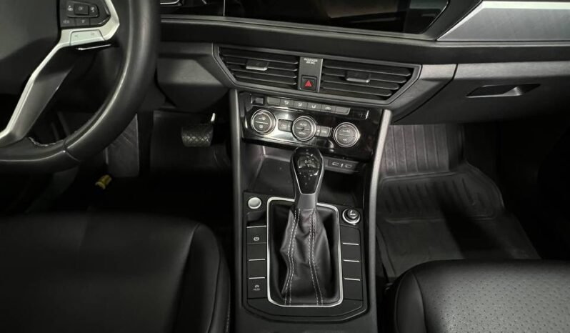 
								VOLKSWAGEN NEW JETTA HIGHLINE 2.5 AT full									