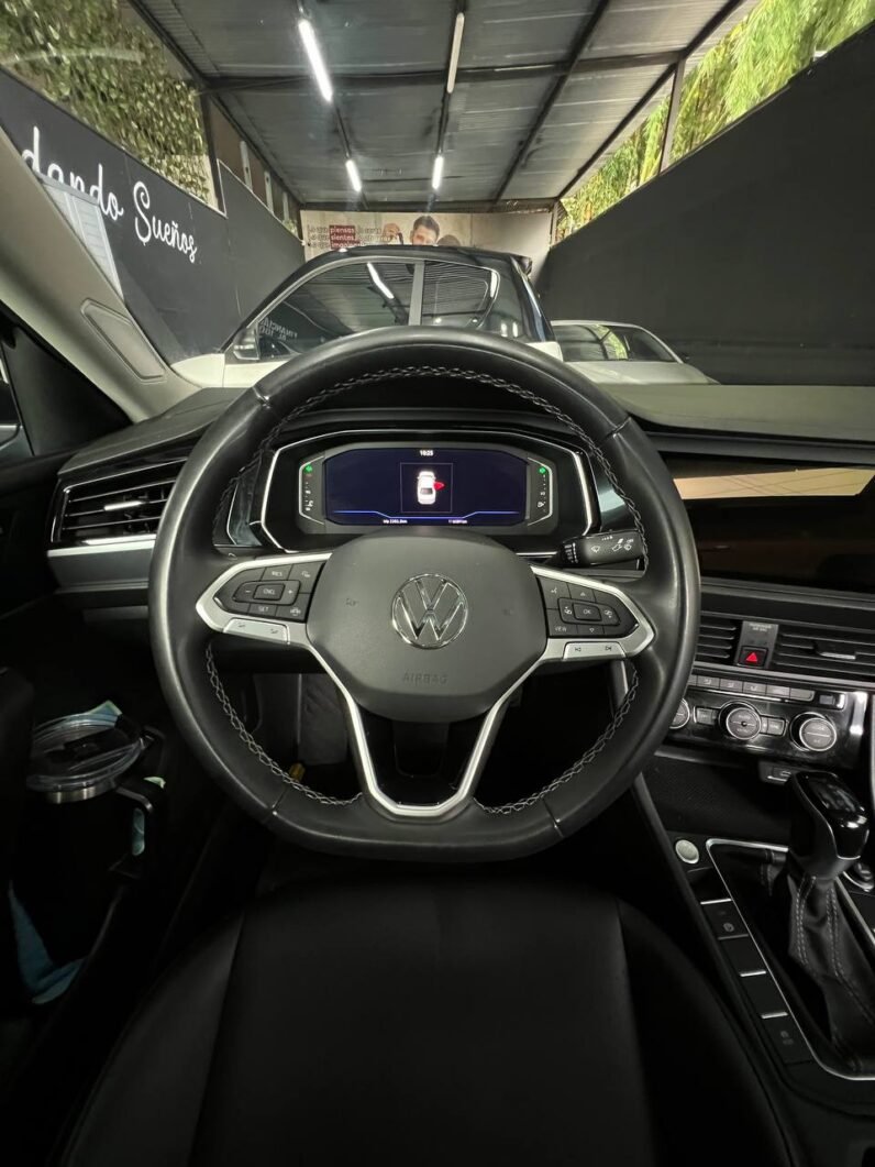 
								VOLKSWAGEN NEW JETTA HIGHLINE 2.5 AT full									