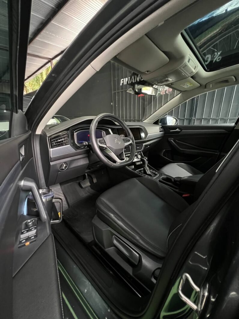 
								VOLKSWAGEN NEW JETTA HIGHLINE 2.5 AT full									