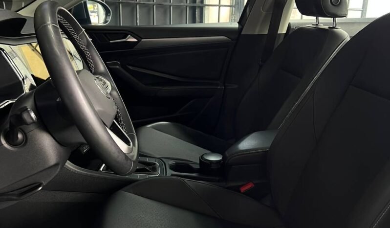 
								VOLKSWAGEN NEW JETTA HIGHLINE 2.5 AT full									