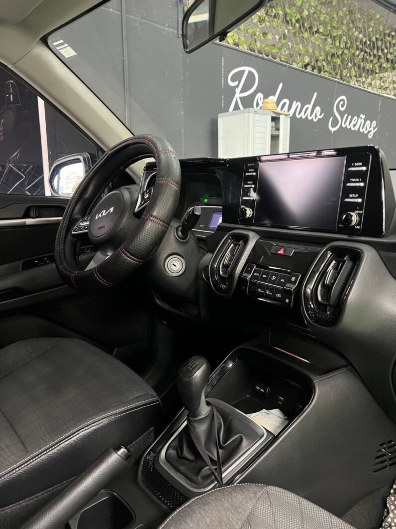 
								KIA SONET EMOTION MT full									