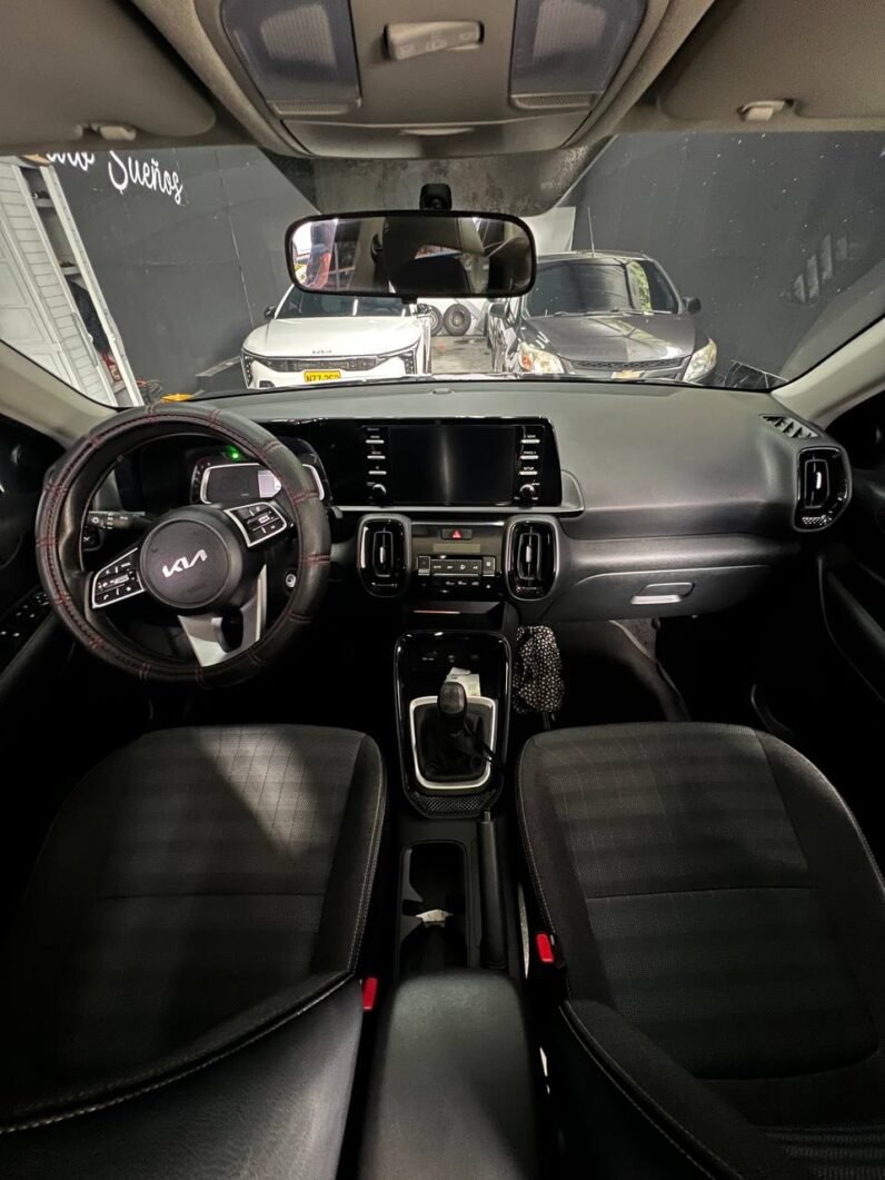 
								KIA SONET EMOTION MT full									